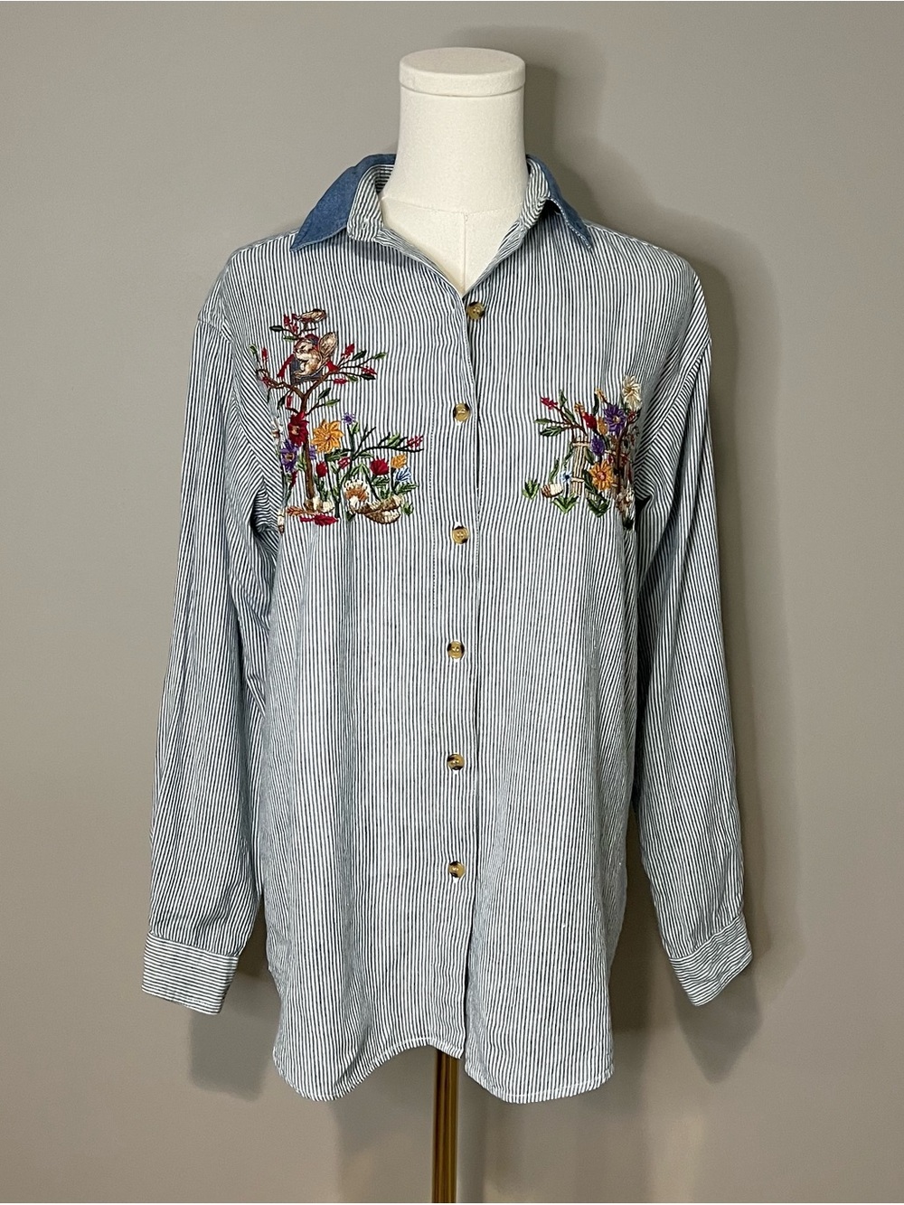 VTG Casey & Max Embroidered Button Down Shirt Size S